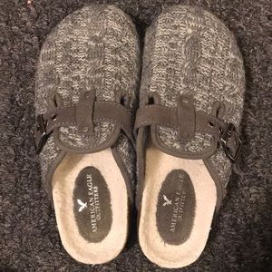 American Eagle women’s clogs